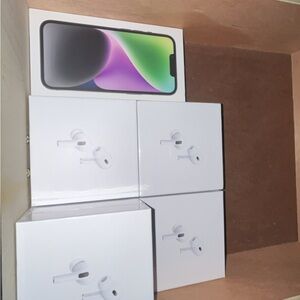 Apple AirPods Pro with MagSafe Charging Case